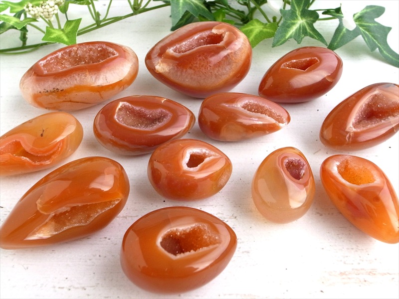 笑口サードオニキス ポリッシュタンブル ドロップ型 重さ15g-20g 1個売り 赤縞瑪瑙 運気&財運上昇のお守り 手に馴染むサイズ感 8月の誕生石 ブラジル産