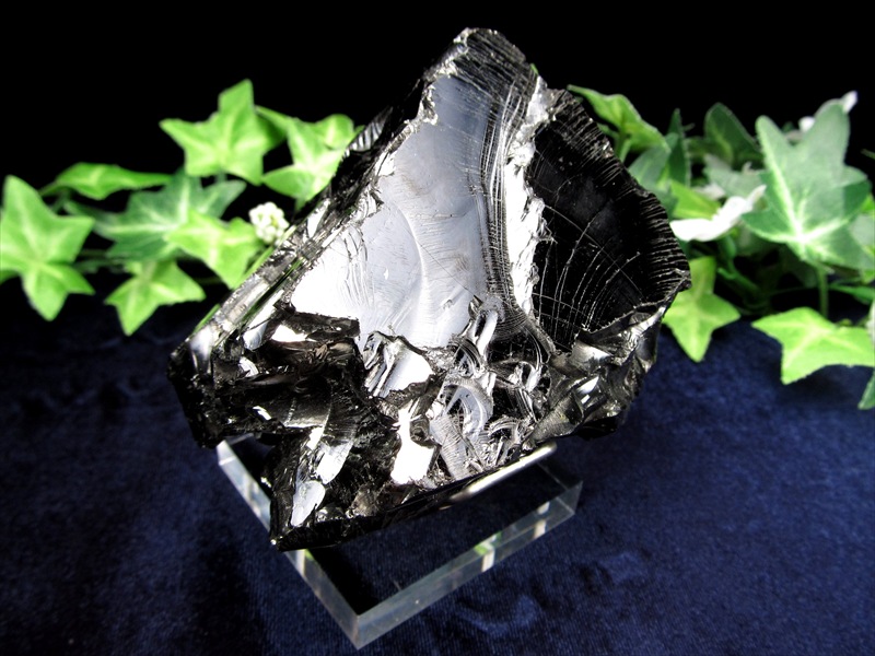 エリートシュンガイト 原石 台座付 高さ 88mm 重さ 168g 炭素高純度 地球上で唯一天然フラーレンを含む希少鉱物 一点物 カレリア共和国産 パワーストーン