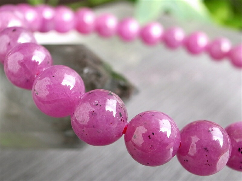 落ち着きと華やかさを併せ持つ濃桃紫 4A ピンクパープル ルビー ブレスレット 6.5mm-7mm×27珠 ピンクパープルの奥深い発色 宝石の女王の名に恥じない重厚感