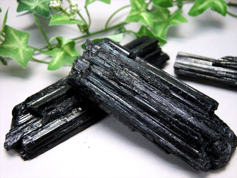1個売り ブラックトルマリン 電気石 結晶 原石 重さ 180g-200g 心身を浄化・精神との調和 ブラジル産 パワーストーン 天然石