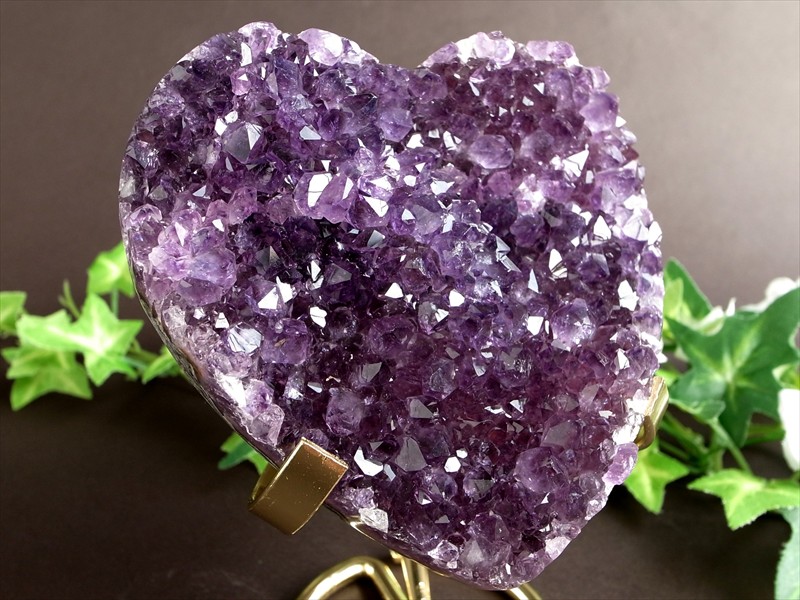 全品P2倍 アメジスト ハート型 クラスター ゴールデン台座付 最大幅101mm 重さ494g 極上濃厚パープル&美結晶 愛の守護石 紫水晶 1点物 ウルグアイ産