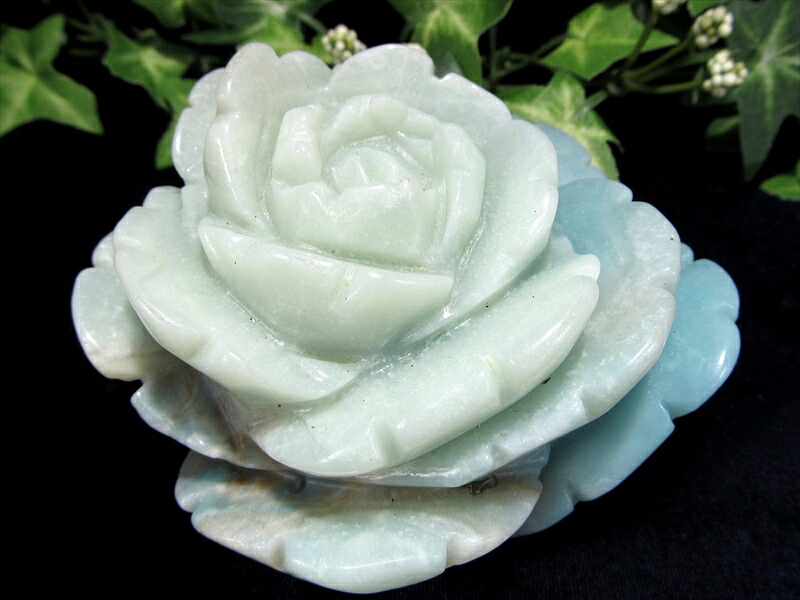 幸運を招く 蒼緑の薔薇 アマゾナイト 薔薇彫刻置物 高さ 53mm 横幅 91mm アマゾナイトがもたらす 言葉と心の調和 可愛らしい 一刀一石彫り 極上一点物