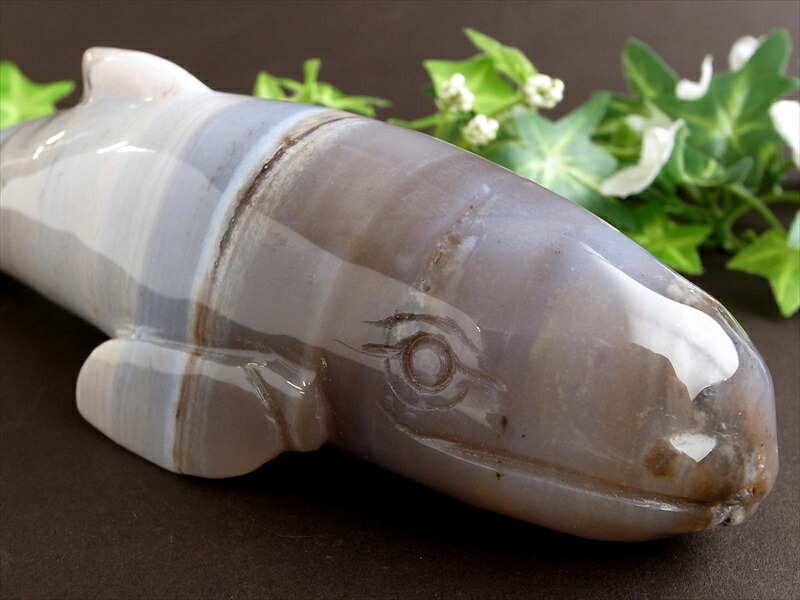 瑪瑙の大海原を悠然と泳ぐ 地球最大の生命 メノウ シロナガスクジラ 彫刻置物 最大幅214mm 瑪瑙 アゲート 幸運を運び込む 魔除けと財運の共存 ブラジル産