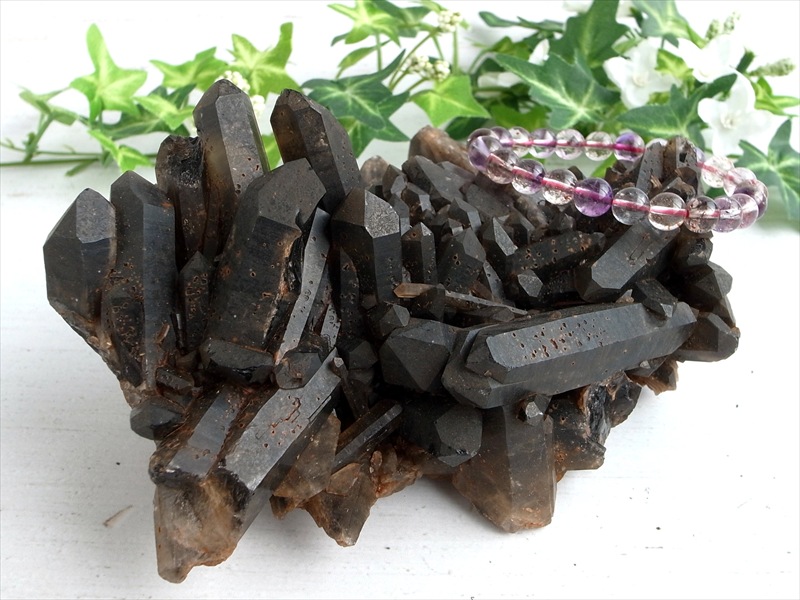 圧倒的支持 天然 黒水晶 モリオン クラスター原石 重さ821.3g 最強の魔除け・邪気払いの石 大自然の力強さ 1点物 マダガスカル産 パワーストーン 天然石