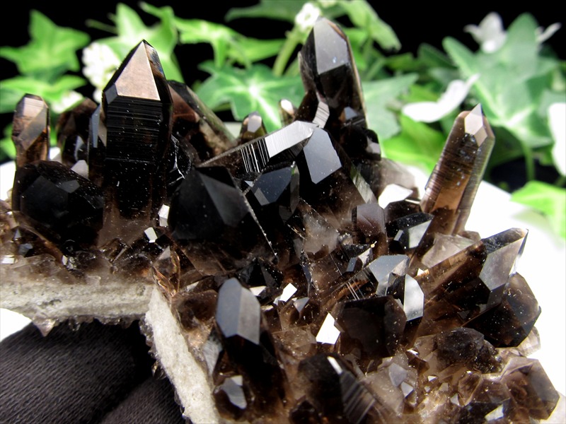 待望の再入荷 アメリカ・アーカンソー州産 黒水晶 モリオン クラスター 最大幅94mm 重さ163g 漆黒の美結晶群 最強の魔除け・邪気払いの石 1点物