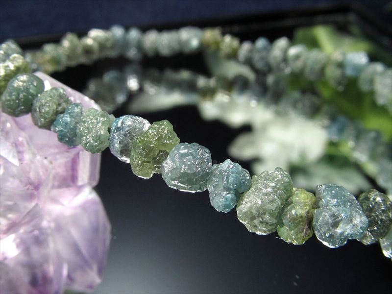 1本限定 激レア 天然ブルーダイヤモンド 結晶原石ブレスレット 32ct 結晶サイズ約4mm-6mm前後 グリーンダイヤモンド混合 永遠の絆の象徴 調和と安らぎ