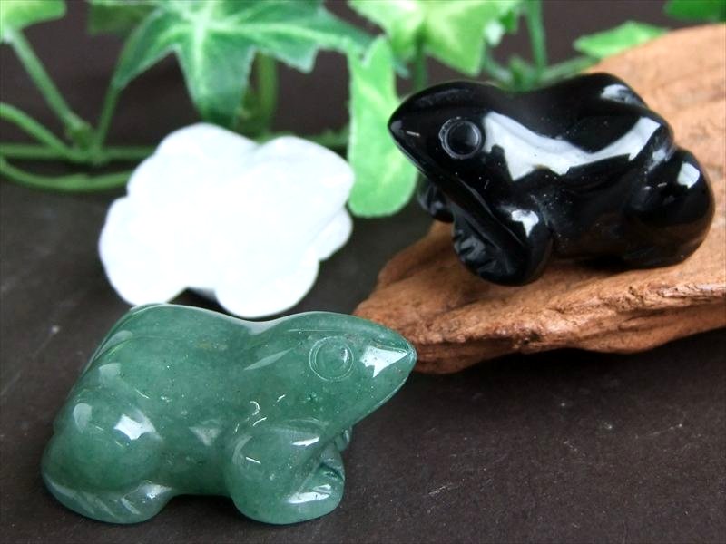 選べる3種類 天然石 カエル彫り 置物 1個売り 幅 38mm×27mm前後 無事に帰る 福が返る 縁起物 水晶 オブシディアン アベンチュリン パワーストーン 天然石