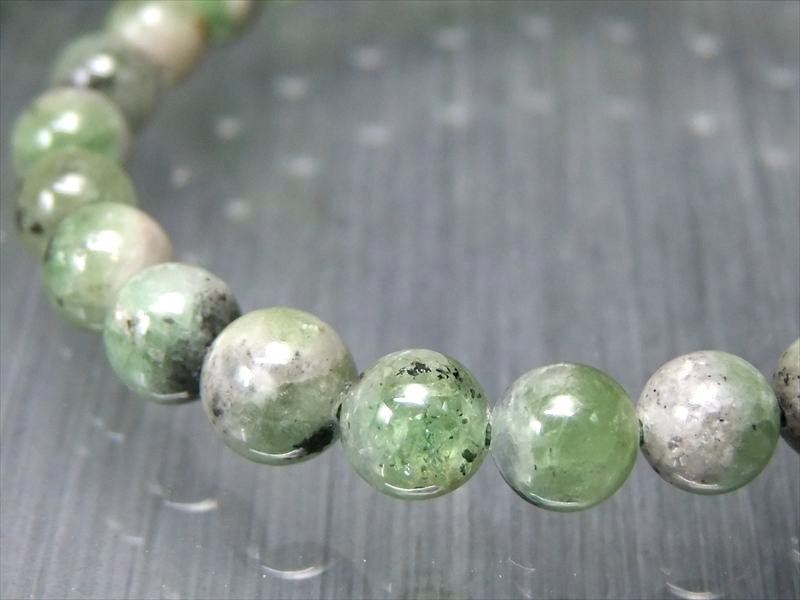 激レア 蛍光 4A ツァボライト タンザナイト ピンクゾイサイト 共生 ブレスレット 6.5mm-8mm×27珠 流通量極少・スカルン 蛍光珠有り 1月の誕生石