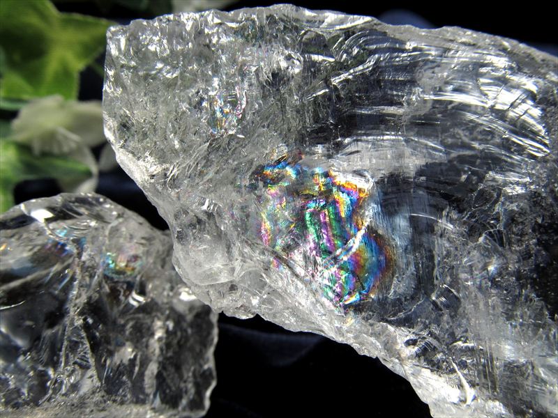 輝くレインボー アイスクリスタル ニルヴァーナクォーツ ラフ原石 重さ約90g-110g 1個売り 透き通る透明感 究極の浄化 精神の安定 ブラジル バイーア州産