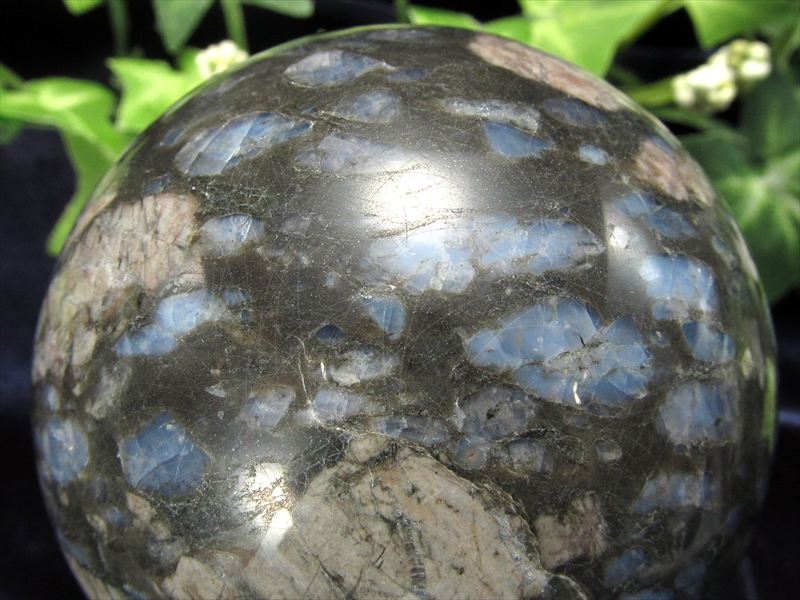 待望の再入荷 ケセラストーン 丸玉 置物 直径約60mm 重さ316g トルマリンの20倍のマイナスイオンを放出 癒し 安心感を与える石 インテリア・ディスプレイに