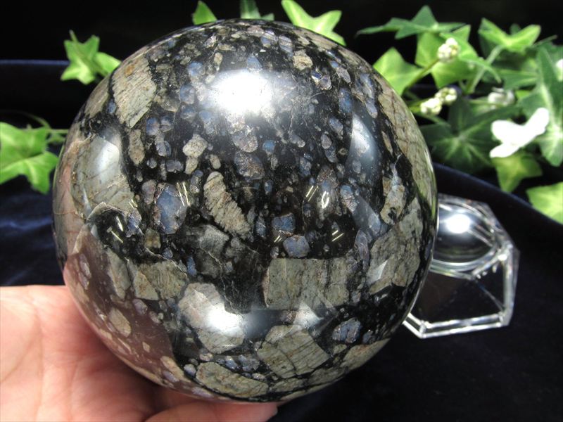 待望の再入荷 ケセラストーン 丸玉 置物 台座付き 直径約90mm 重さ1047g トルマリンの20倍のマイナスイオンを放出 癒し 安心感を与える石