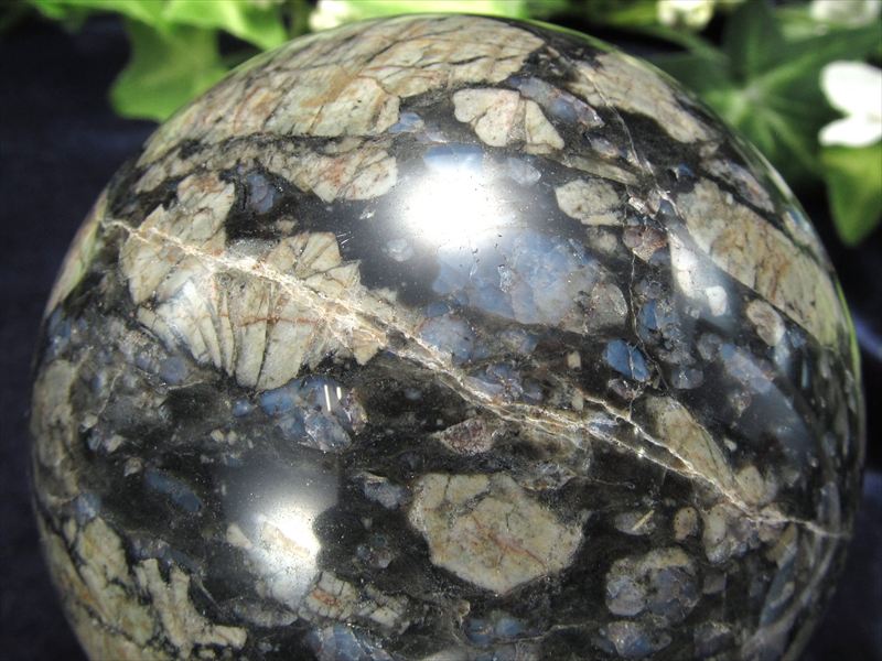 待望の再入荷 ケセラストーン 丸玉 置物 台座付き 直径約68mm 重さ469g トルマリンの20倍のマイナスイオンを放出 癒し 安心感を与える石