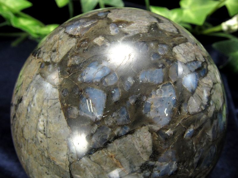 待望の再入荷 ケセラストーン 丸玉 置物 直径約61mm 重さ342g トルマリンの20倍のマイナスイオンを放出 癒し 安心感を与える石 インテリア・ディスプレイに