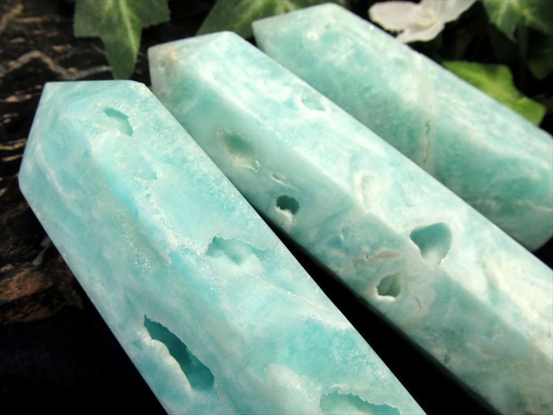 ブルーアラゴナイト 六角柱 ポイント 重さ60g-80g 1個売り 南国の海を閉じ込めたかのような輝き 透き通るような爽やかブルーカラー 人間的魅力を強化する石