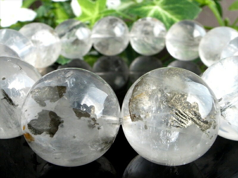 店頭展示中 4A マーカサイトインクォーツ 白鉄鉱入り水晶 ブレスレット 16.5mm-17mm×14珠 未来を切り開いていけるサポートストーン 水晶内で生き続ける輝き