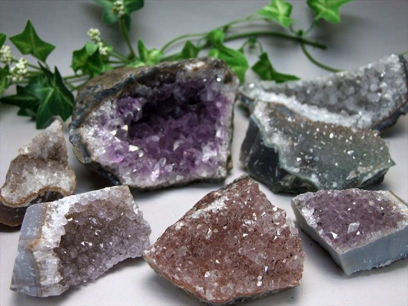 希少 ホワイトアメジスト入り アメジスト MIXクラスター フラットタイプ 重さ合計826g 7個 美結晶 愛の守護石 浄化やインテリアに 紫水晶 天然石 1点物
