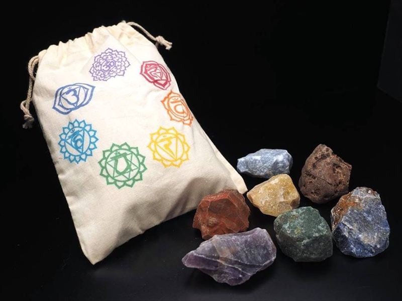 7チャクラ原石&ポーチセット 超格安 初心者さんにもオススメ 持ち歩きにも便利な小ぶりなサイズ感 天然石7種チャクラ対応