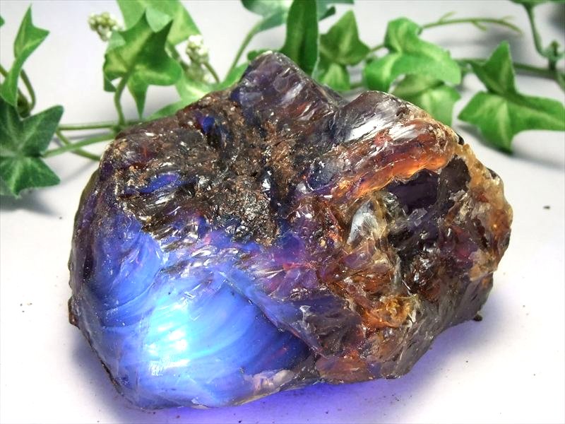 限定入荷 神秘のブルー発色 ブルーアンバー 原石 最大幅101mm 重さ約153g 琥珀 樹木由来の生命力 ブラックライトで変色 神秘のブルー スマトラ島産