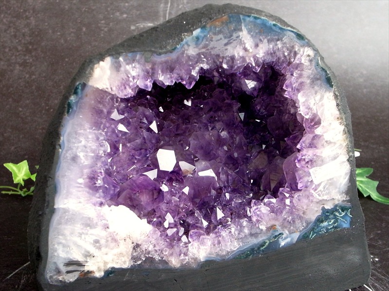 店頭展示中 1番人気のテーブルサイズ 4A アメジスト ドーム アメジストカペーラ 高さ 15cm 重さ 4.7kg 風水最強 アメジスト原石 極上1点もの