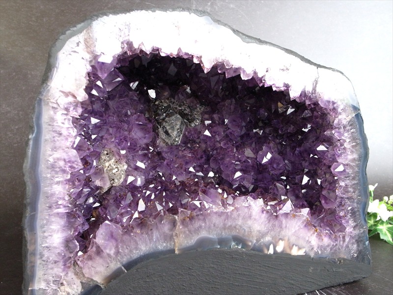 ゲーサイト・カコクセナイト有・ピンクカルサイト共生 どっしり安定型 アメジスト ドーム アメジストカペーラ 高さ 23cm 重さ 14284g 風水最強