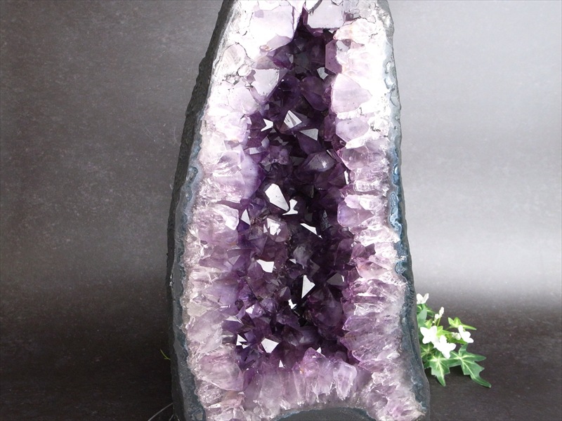 今回入荷の1番 濃い紫 太結晶 アメジスト ドーム アメジストカペーラ 高さ 41cm 重さ 16880g 風水最強 家運や社運の上昇に 1点もの ブラジル産 バイヤー厳選
