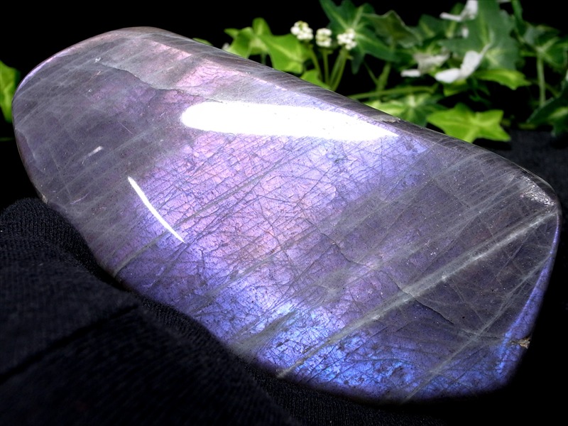 激レア パープルシラー パープルシラー ラブラドライト 磨き原石 最大幅 127mm 重さ 577g 鮮やかシラー 信念を貫く力 極上天然石 月や太陽を象徴する石
