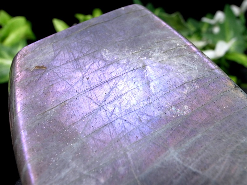 激レア パープルシラー パープルシラー ラブラドライト 磨き原石 最大幅 93mm 重さ 446g 鮮やかシラー 信念を貫く力 極上天然石 月や太陽を象徴する石