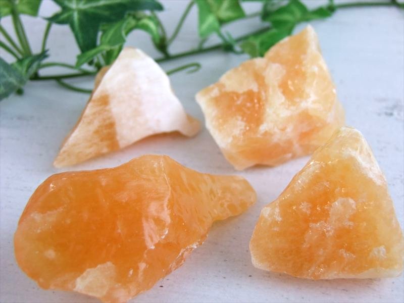 まるでミカン オレンジ カルサイト結晶ブロック詰め合わせ 約200g詰め合わせ 約3個-6個入り 生命力を高め、意志とやる気を刺激してくれる石 メキシコ産 ngt