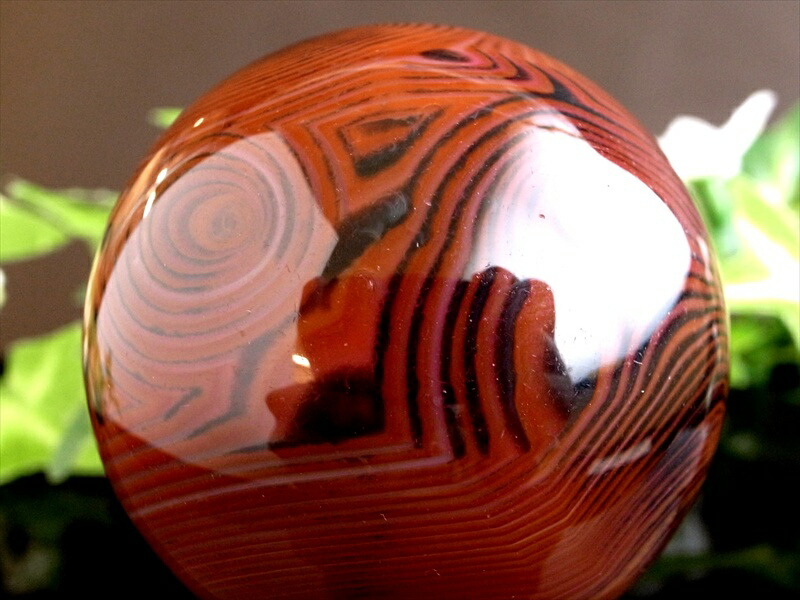 5A 模様くっきり サードオニキス 丸玉 直径約49.5mm 重さ約164.8g 赤縞瑪瑙 自然がつくりあげた神秘的なアート つやつや褐色に白い縞模様 夫婦の幸せのお守り