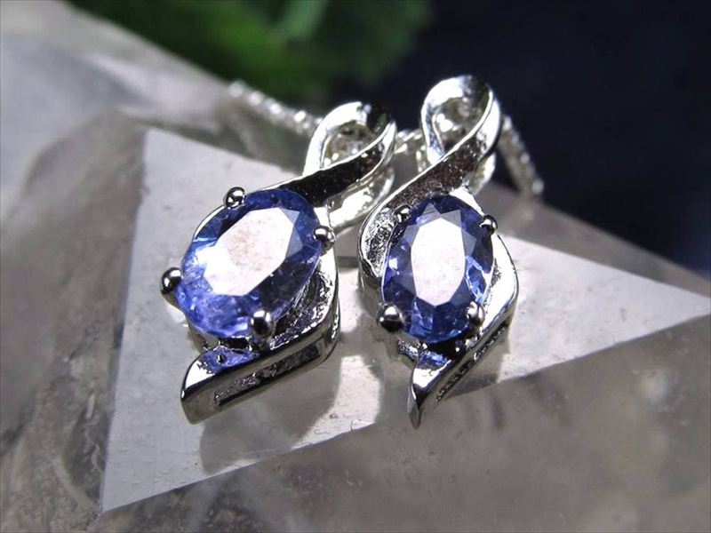 タンザナイト ペンダントトップ オーバルカット 石サイズ縦約5.5mm-6mm 1個売り 神秘的なブルー 超透明 ハイクオリティをお手頃価格で Silver925