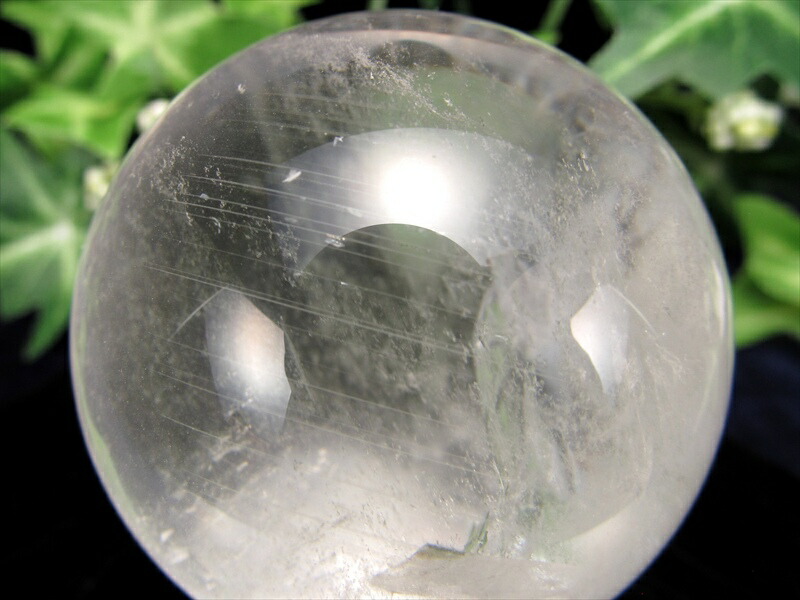 店頭展示中 千層ホワイトファントム 天然水晶 虹入り 丸玉 台座付き φ48mm 重さ 165.5g レインボー水晶 すべての浄化と純粋さの象徴 極上天然石 一点もの