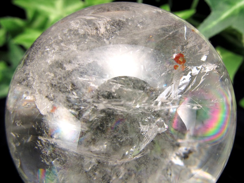 店頭展示中 ライモナイト入り 天然水晶 虹入り 丸玉 台座付き φ52mm 重さ 192g レインボー水晶 すべての浄化と純粋さの象徴 極上天然石 一点もの ブラジル産