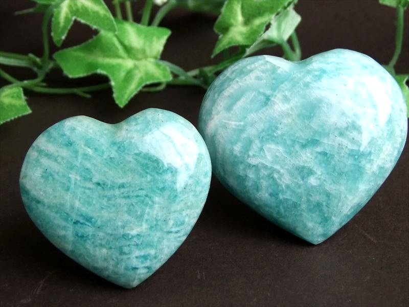 美麗霜降り アマゾナイト ハート型 タンブル 重さ約20g-30g 1個売り 幸運を呼ぶ石 ホープストーン お守り・ペンダントの作成にも ぷっくりつやつや