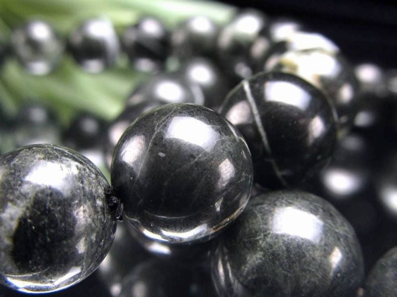 日本を代表する霊石 神居古潭石 カムイコタン石 ブレスレット 10.5mm-11mm×19珠前後 水石の貴公子 持ち主を正しい道筋に導く石 証明書付属