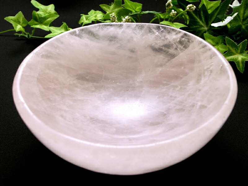 身につける愛を 優しく預ける場所 ローズクォーツ 丸皿 最大幅121mm 重さ572g 大切なジュエリーを包む ピンクの小さな聖域 天然石ボウル