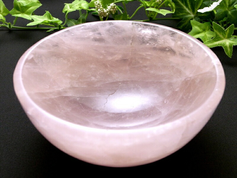 身につける愛を 優しく預ける場所 ローズクォーツ 丸皿 最大幅109mm 重さ499g 大切なジュエリーを包む ピンクの小さな聖域 天然石ボウル