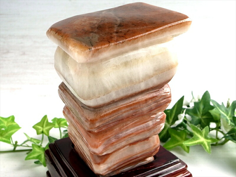 まるで豚肉 招財のお守り ポークストーン 豚肉石 置物 木製専用台座付 重さ約1265g 高さ約93mm 少量限定 ネタ感満載 マニアック天然石 一点もの 中国