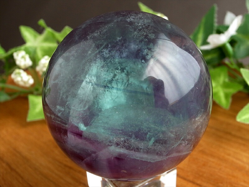 グラデーションが美しい レインボー フローライト 丸玉 台座付 直径 48mm 重さ 207g パープルフローライト 天才の石 つやつや光沢 一点物 蛍石 アメリカ産