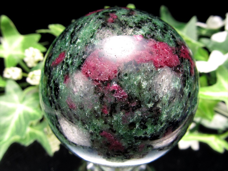 UVライトで蛍光 ルビーインゾイサイト アニョライト 丸玉 直径 59mm 重さ 376g 恋愛成就と積極性を引き出す石 スイカのような色合い スフィア 一点物