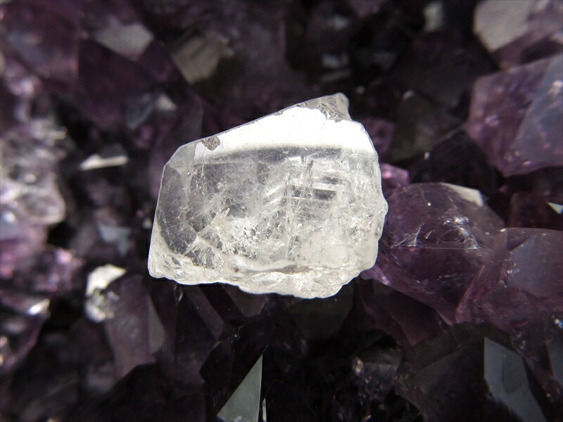 希少な大粒 フェナカイト フェナサイト/フェナス石 結晶原石 ルースケース付属 最大幅約13mm 重さ約1.6g フェナサイト フェナス石 世界一波動の高い石