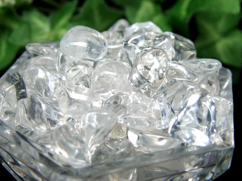 4A 水晶 さざれ 中粒サイズ 約200g 平均の大きさ約7mm-16mm 透明水晶さざれ クリスタル ブレスの浄化にピッタリ 全てを清める 万能ストーン 水晶チップサザレ