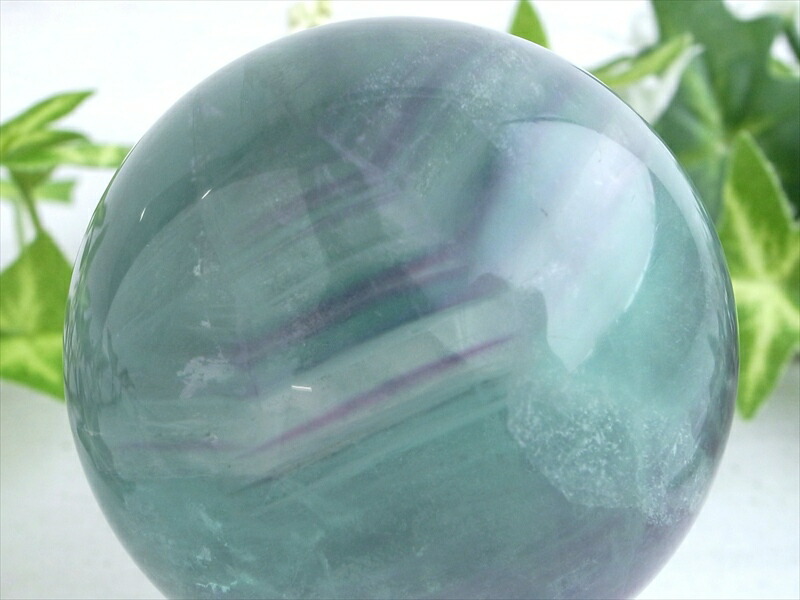 グラデーションが美しい レインボー フローライト 丸玉 台座付 直径 52mm 重さ 251g パープルフローライト 天才の石 つやつや光沢 一点物 蛍石 アメリカ産