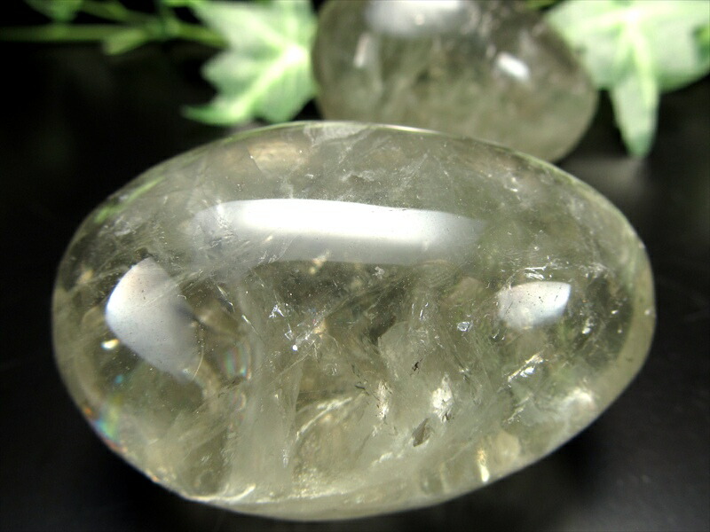 プラシオライト エッグ 置物 重さ70g-90g 1個売り ころんと可愛いたまご型 希少な緑水晶 透明グリーンアメジスト 癒し・ストレス緩和の石 癒しの空間づくりに