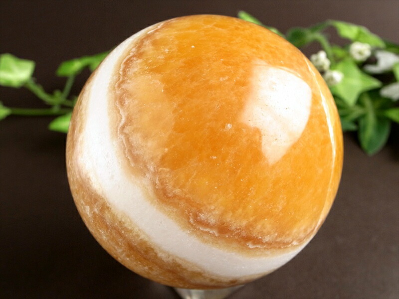 目玉焼き カルサイト 丸玉置物 台座付 直径約66mm 重さ409g 毎日が“金運”良好 黄身はしっかりめで 一点もの 方解石 メキシコ産 パワーストーン 天然石