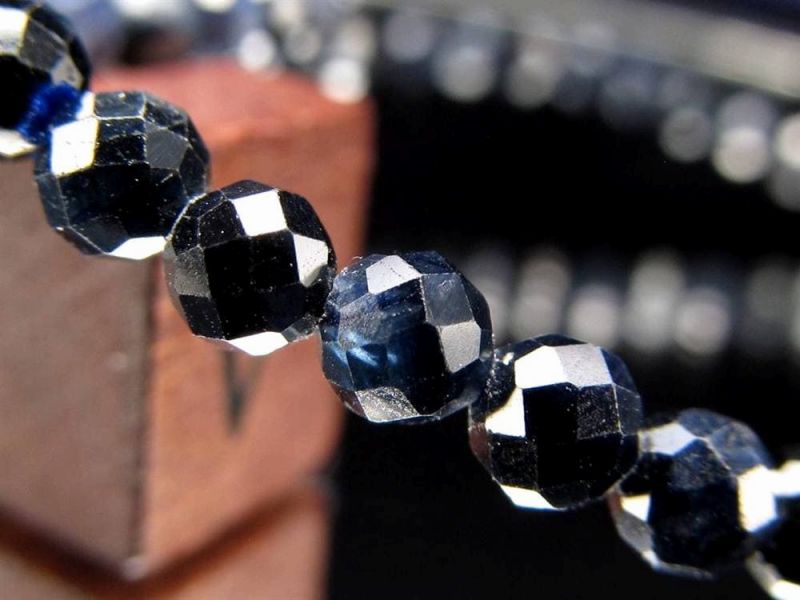 キラキラ輝く多面カット サファイア カット ブレスレット 約3.5mm×52珠前後 濃密ネイビーブルー 9月の誕生石 勝利を呼ぶ石 ミャンマー産 パワーストーン