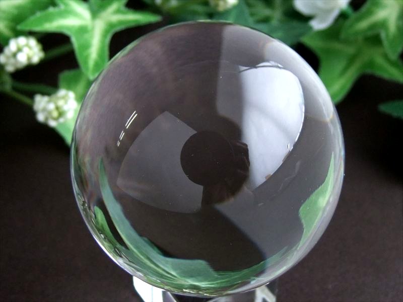 完全透明 一切の曇りなし 無垢水晶 丸玉 重さ 181g 直径50.5mm 極上の透明感 天然水晶 天然石 クリスタル台座と豪華BOX付 一点物 ブラジル産 パワーストーン