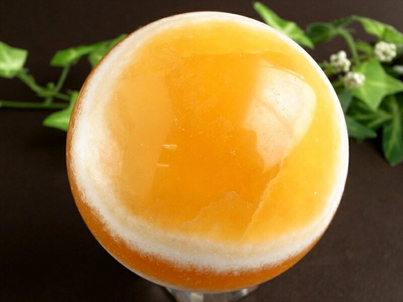 目玉焼き カルサイト 丸玉置物 台座付 直径約69mm 重さ449g 毎日が“金運”良好 黄身はしっかりめで 一点もの 方解石 メキシコ産 パワーストーン 天然石