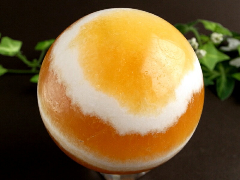 目玉焼き カルサイト 丸玉置物 台座付 直径約69mm 重さ456g 毎日が“金運”良好 黄身はしっかりめで 一点もの 方解石 メキシコ産 パワーストーン 天然石