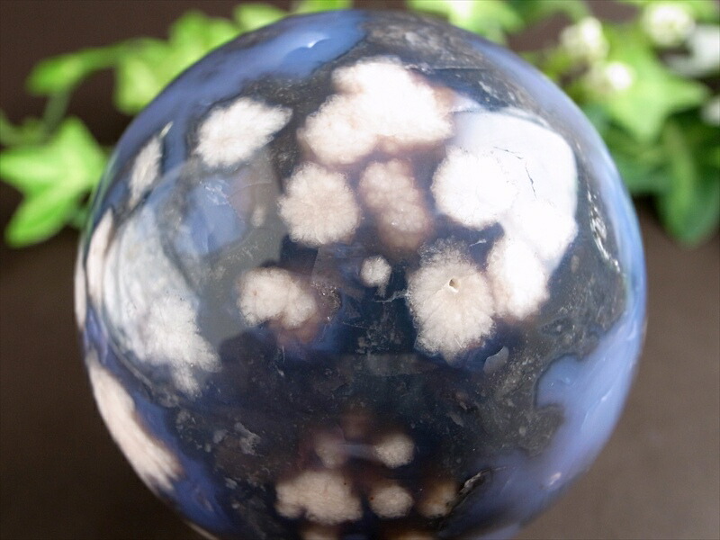 夜桜めのう ブルー桜瑪瑙 丸玉 置物 台座付 直径54mm 重さ212g ふんわりピンクカラー 1点物 マダガスカル産 パワーストーン 天然石