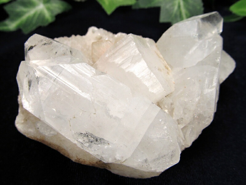 魅惑のアジャンタ アポフィライト 魚眼石 原石 最大幅約81mm 重さ約148g 第三の目を開く 強力な浄化の石 ゼオライトグループの結晶鉱物 天使の水晶 一点物